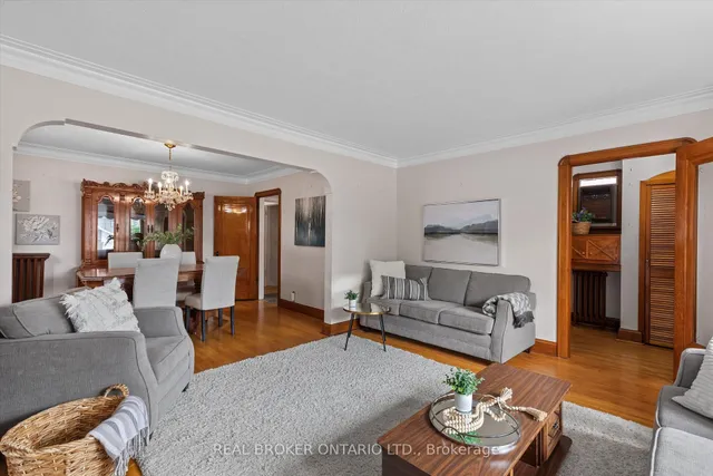 Additional image 9 of 882 Coxwell Ave