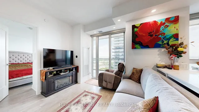 房产图片 6 - 70 Annie Craig Dr 单元 2703