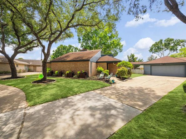1818 Berryfield Dr, Houston, TX 77077
