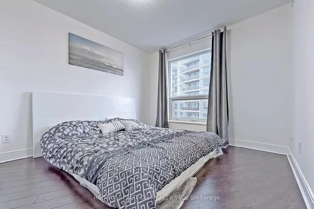 Additional image 41 of 125 Village Green Sq Unit 911