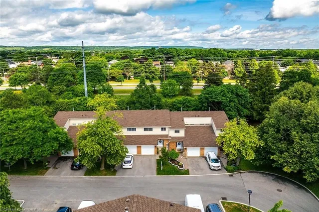 Additional image 41 of 1550 Newlands Cres Unit 11