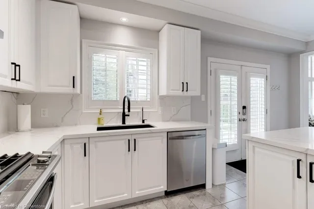 Additional image 18 of 23 Matthew St