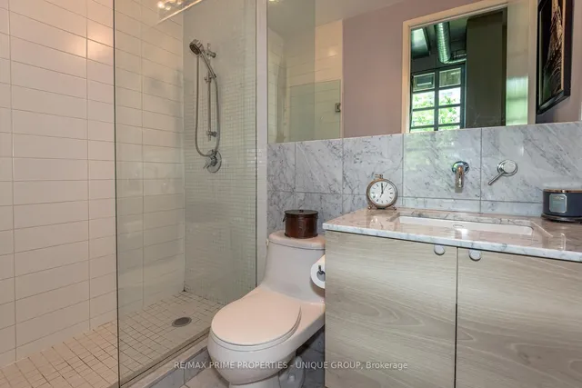 Additional image 20 of 380 Macpherson Ave Unit 209