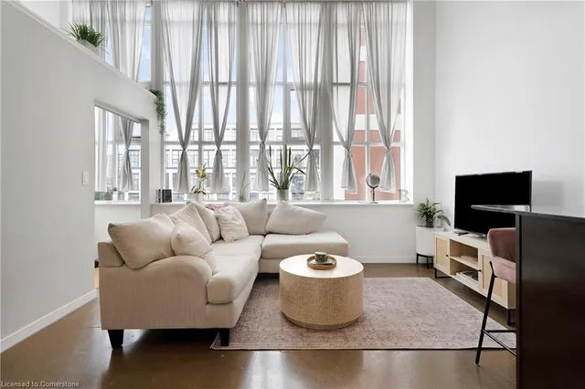 Additional image 9 of 410 King St Unit 413