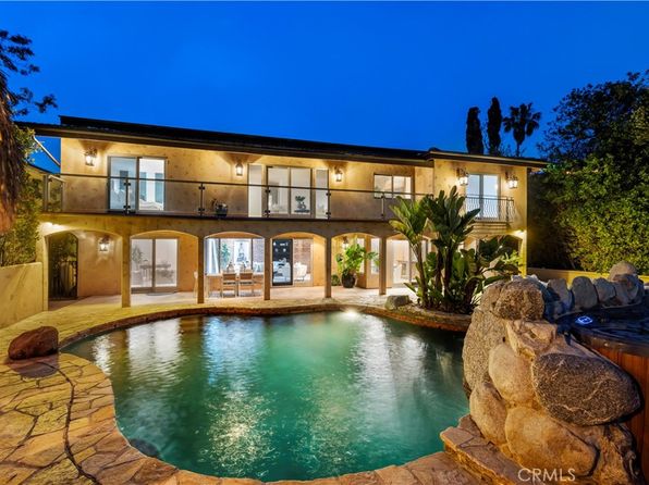 8000 Oceanus Dr, Los Angeles, CA 90046