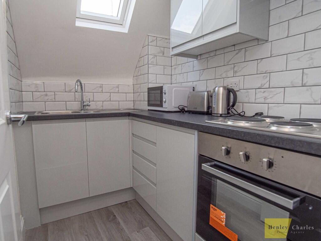 Additional image 14 of Room 1, 25 Endwood Court Road