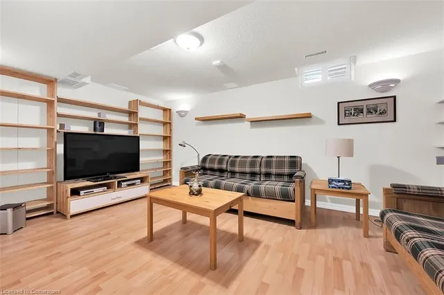 房产图片 31 - 10 Cadham Blvd 单元17