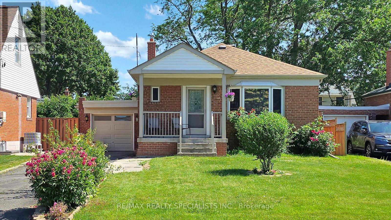 Property image for 21 ORLANDO BOULEVARD|Toronto (Wexford-Maryvale), Ontario M1R3N5