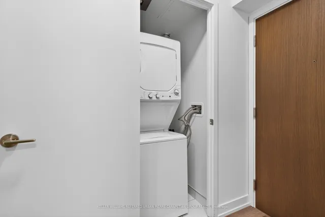 Additional image 41 of 39 Roehampton Ave Unit 408