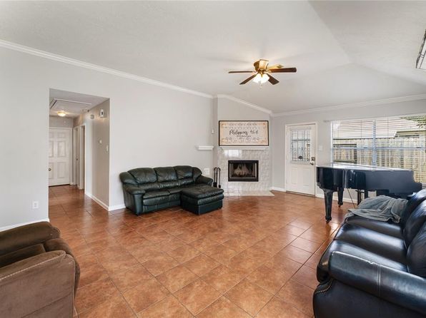 2410 Prides Crossing Rd, Houston, TX 77067