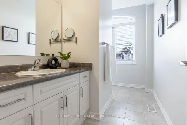 Additional image 20 of 1249 Duignan Cres