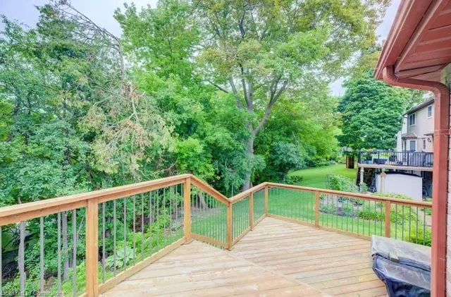 房产图片 35 - 33 Manitoulin Cres