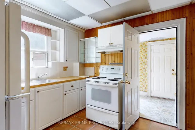 Additional image 10 of 1398 Pape Ave