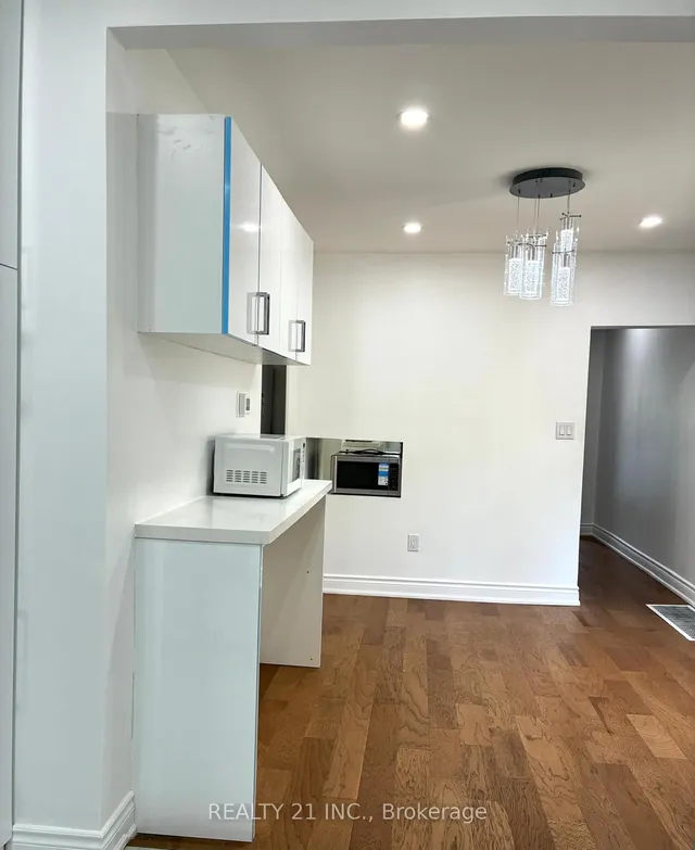 Additional image 16 of 92 King Edward Ave Ave