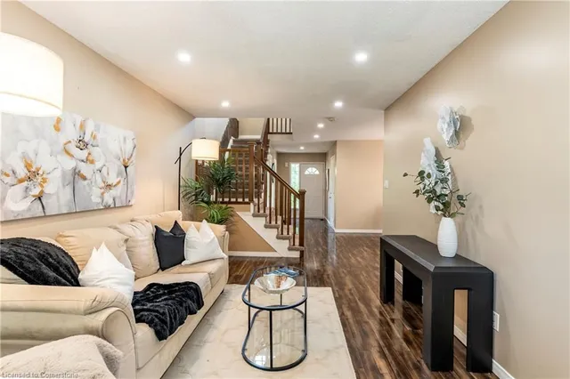 Additional image 9 of 584 Commonwealth Cres