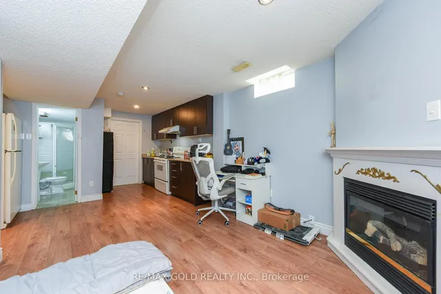 Additional image 25 of 86 Charleswood Circ