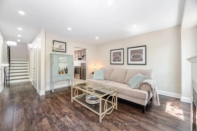 Additional image 3 of 2 Clay Brick Crt Unit 21