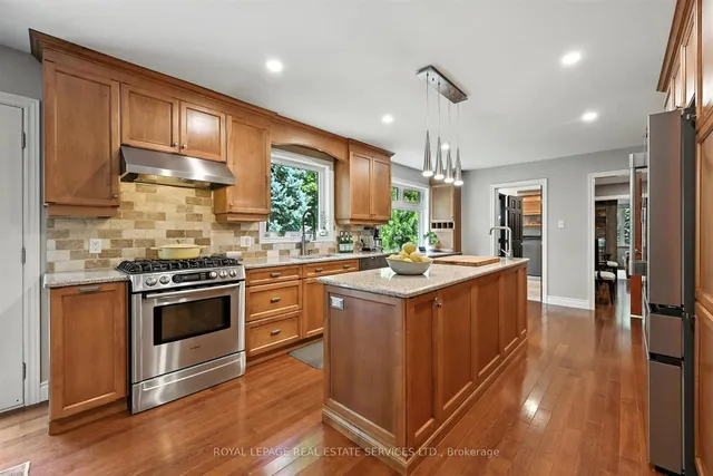 Additional image 12 of 4240 Dunvegan Rd