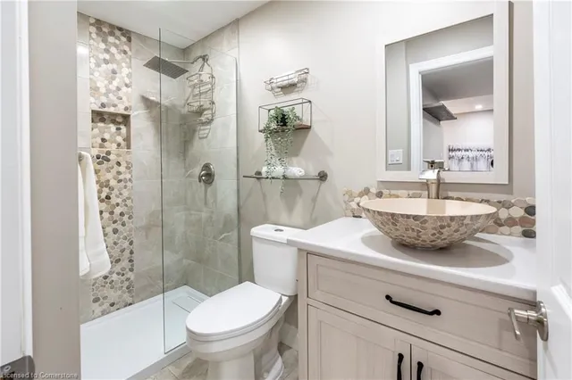 Additional image 34 of 584 Commonwealth Cres