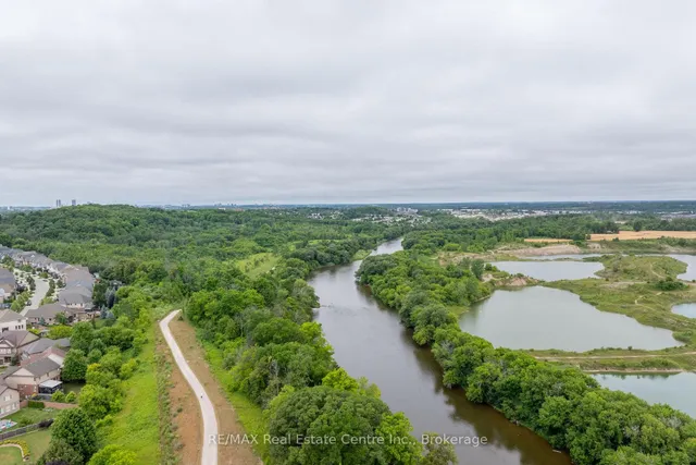 Additional image 39 of 939 Zeller Cres