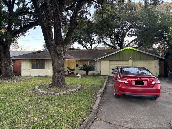 8935 Altamont Dr, Houston, TX 77074