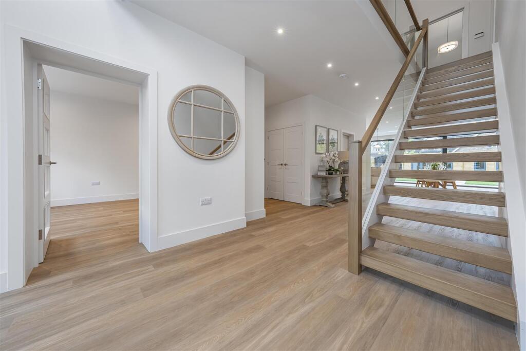 Additional image 3 of Bucknalls Drive, Bricket Wood, St. Albans