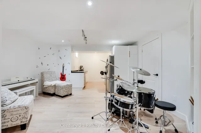 Additional image 29 of 741 Wettlaufer Terr