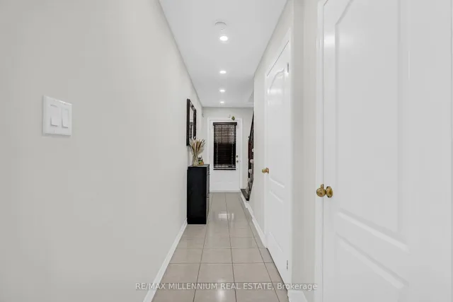 Additional image 7 of 14 Kayak Hts