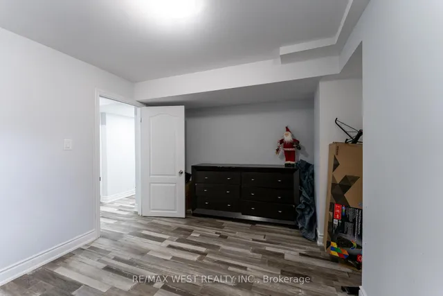 Additional image 35 of 40 Yellowknife Rd