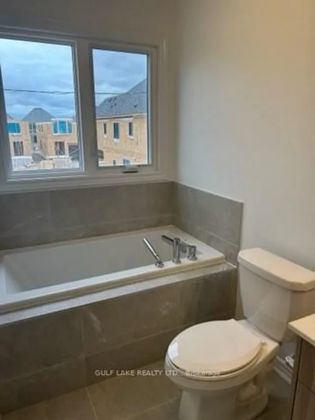 Additional image 4 of 307 Bergamot Ave