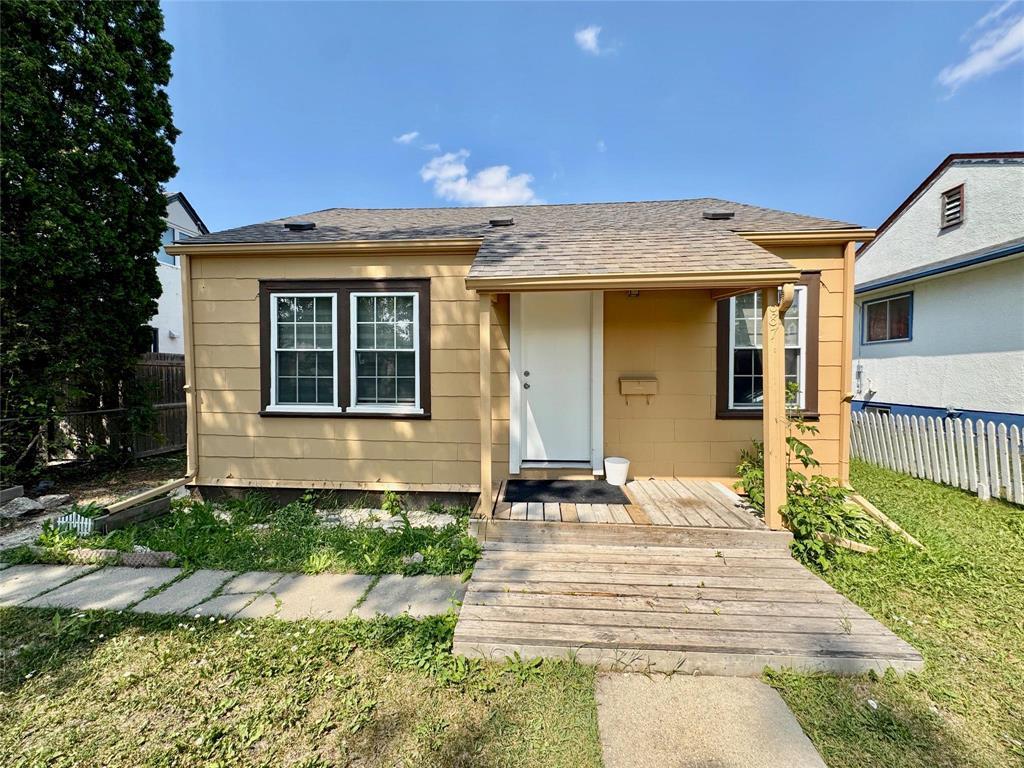 687 Atlantic Avenue|Winnipeg, Manitoba R2W0S6