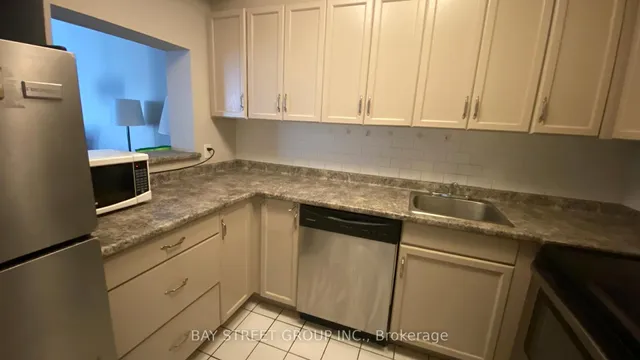 Additional image 4 of 284 Bloor St Unit 902