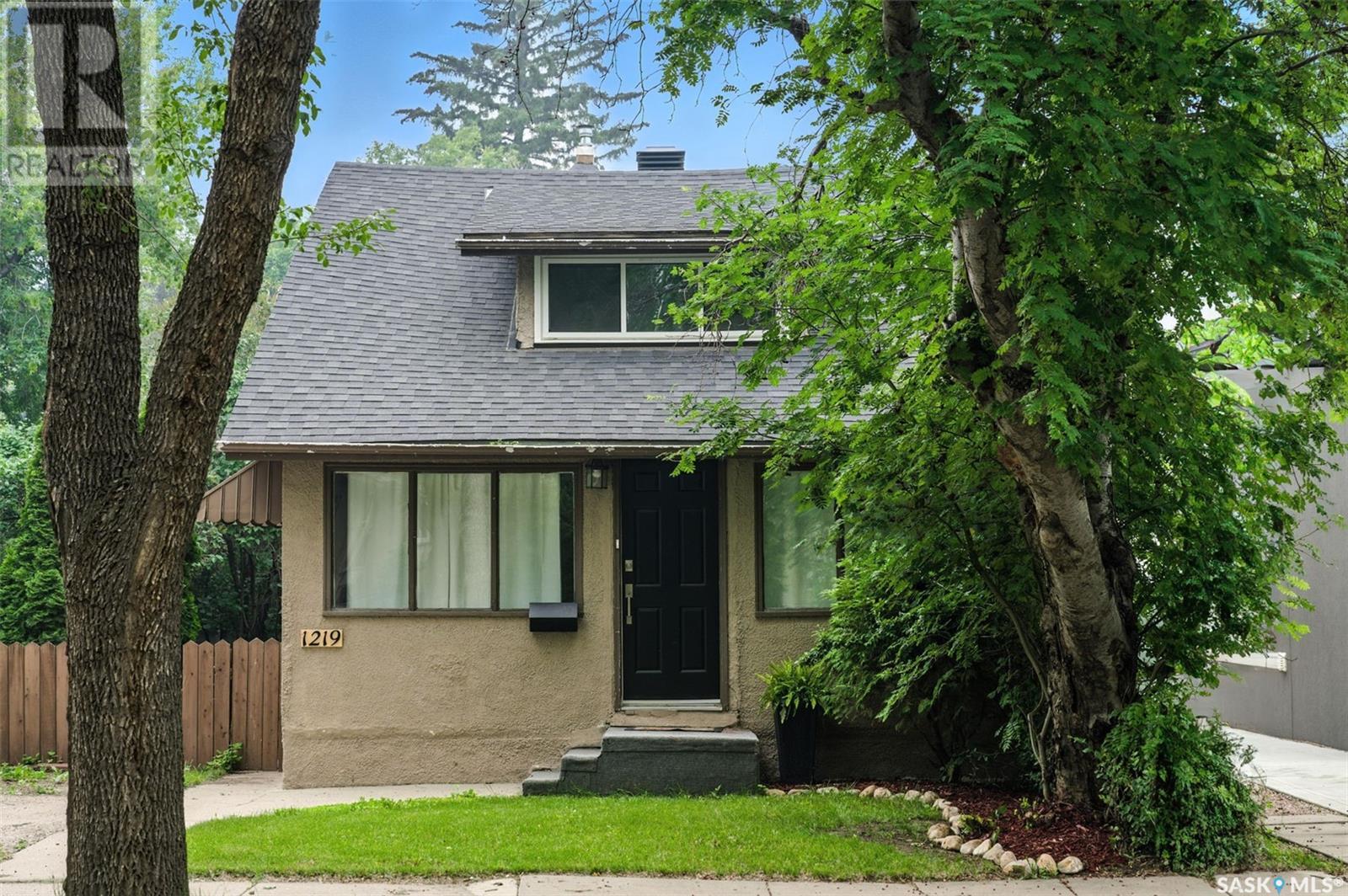 1219 B AVENUE N|Saskatoon, Saskatchewan S7L1G4