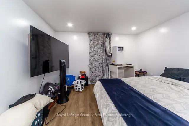 Additional image 40 of 44 Woodgate Dr