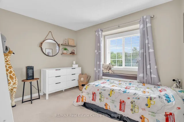 Additional image 21 of 939 Zeller Cres