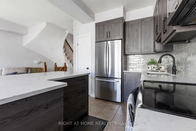 Additional image 23 of 56 Marina Point Cres