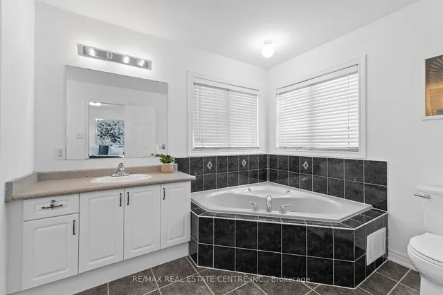 Additional image 26 of 27 Percy Gate