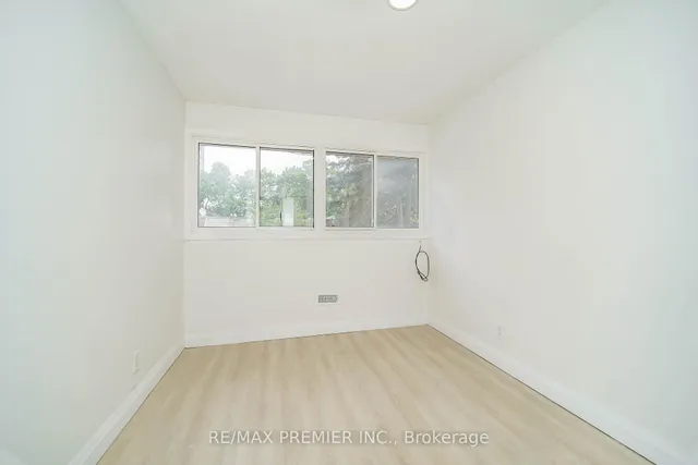 Additional image 36 of 2901 Jane St Unit Unit 106