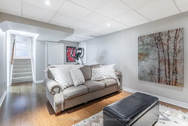 Additional image 37 of 2217 Lancaster Cres