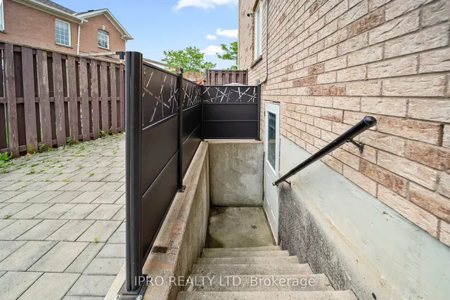 Additional image 44 of 14 Saddleback Sq