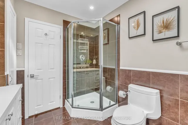 Additional image 30 of 53 Decarie Circ