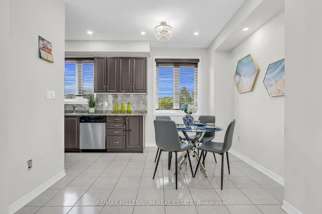 Additional image 17 of 14 Kayak Hts