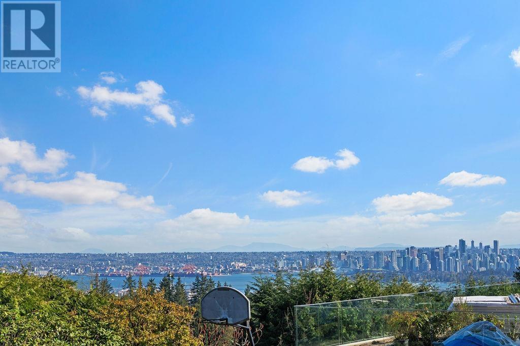 685 KING GEORGES WAY|West Vancouver, British Columbia V7S1S2