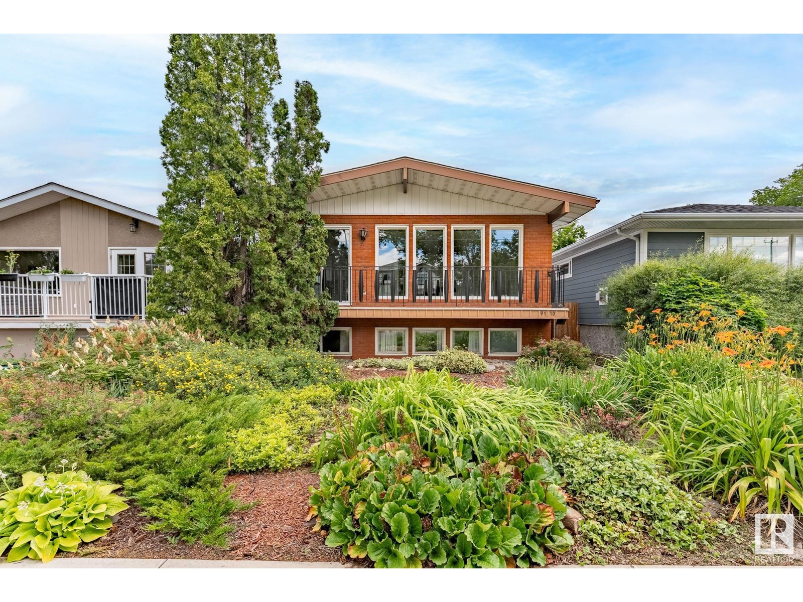 9110 77 AV NW|Edmonton, Alberta T6C0M2