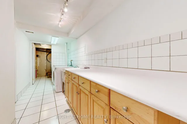 Additional image 39 of 170 Queens Ave