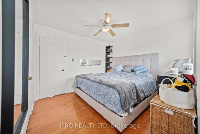 Additional image 21 of 14 Saddleback Sq