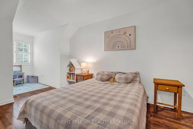 Additional image 36 of 928 Lancaster Blvd