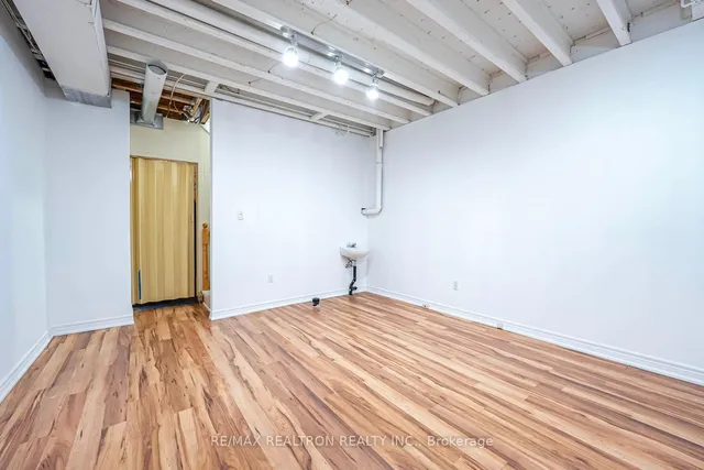 Additional image 19 of 886 Pape Ave