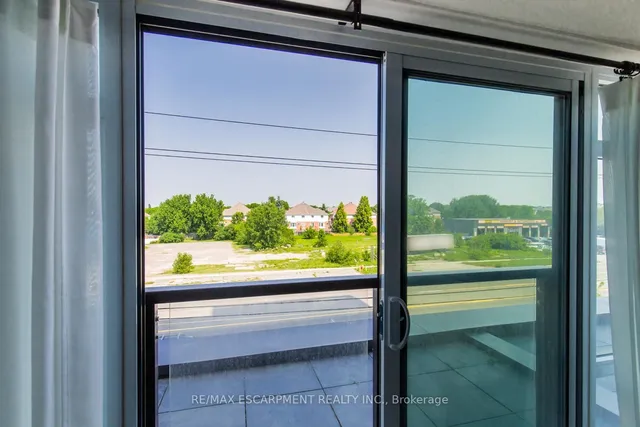 Additional image 17 of 450 Dundas St Unit 303