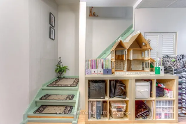 Additional image 26 of 889 Morley Ave